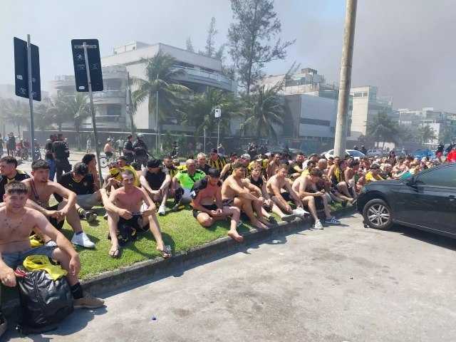 Torcedores do Pearol causam caos no Rio de Janeiro, 