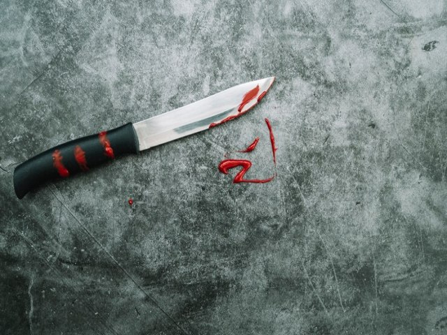 Filho esfaqueia o próprio pai após discussão Filho esfaqueia o próprio pai após discussão