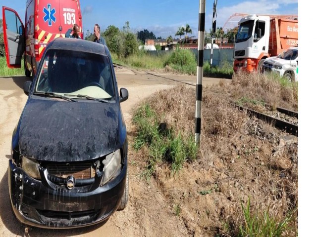 Acidente entre trem e ve�culo deixa homem ferido no sul do estado