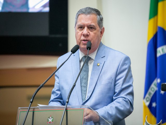 Deputado M�rio Motta prop�e pacote de a��es para enfrentar enchentes em Santa Catarina