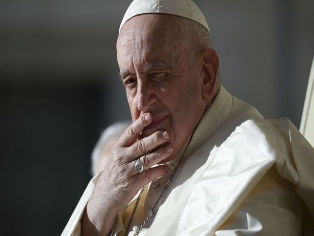 Lembrem-se da guerra e dos pobres, diz papa Francisco na vspera de Natal