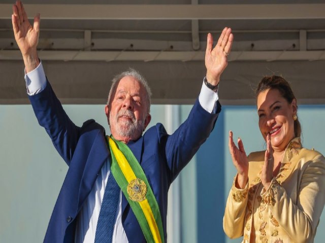 No 1 dia, Lula assina decreto para acabar com sigilos de 100 anos de Bolsonaro