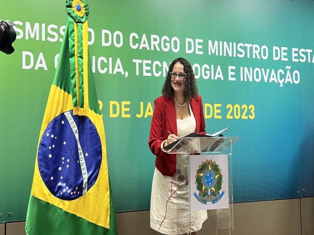 Como primeira mulher, Luciana Santos assume o Ministrio da Cincia e Tecnologia