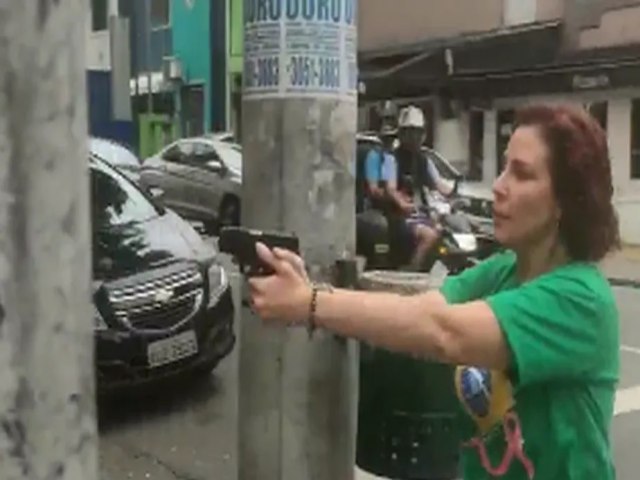 Supremo Tribunal determina que Carla Zambelli devolva todas as suas armas