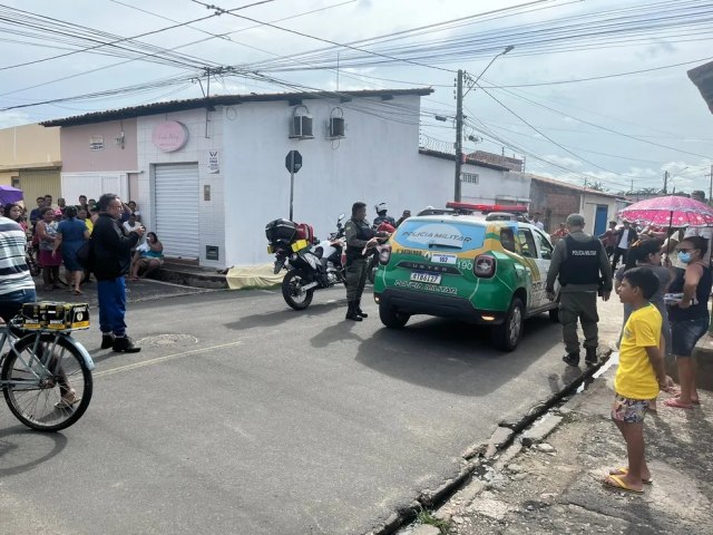 Jovem  morto com cinco tiros na cabea por criminosos de bicicleta na Zona Norte de Teresina