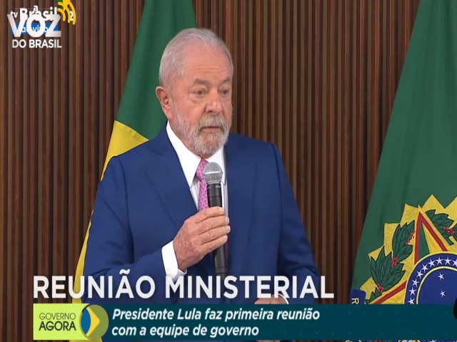 Quem fizer algo errado, ser convidado gentilmente a deixar o governo, diz Lula em reunio ministerial