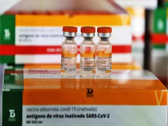 Ministrio da Sade compra 750 mil doses da Coronavac para crianas; Bolsonaro deixou faltar