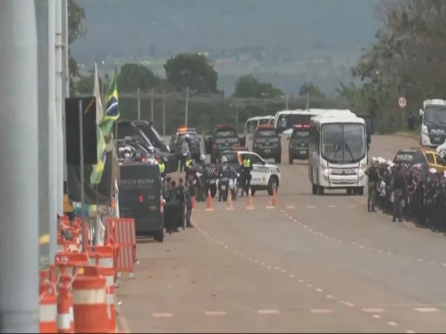 1200 terroristas so detidos em frente ao QG do Exrcito em Braslia