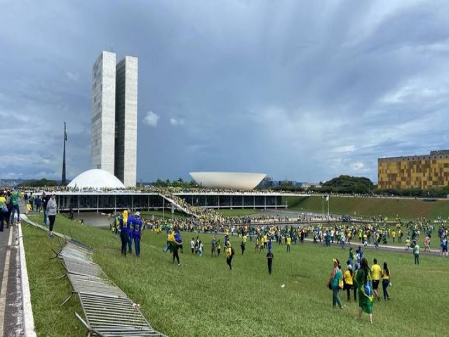 PF procura identificar agentes do GSI suspeitos de facilitar entrada de terroristas no Planalto