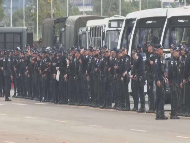 PMs feridos em combate afirmaram que enfrentaram profissionais, diz interventor do DF