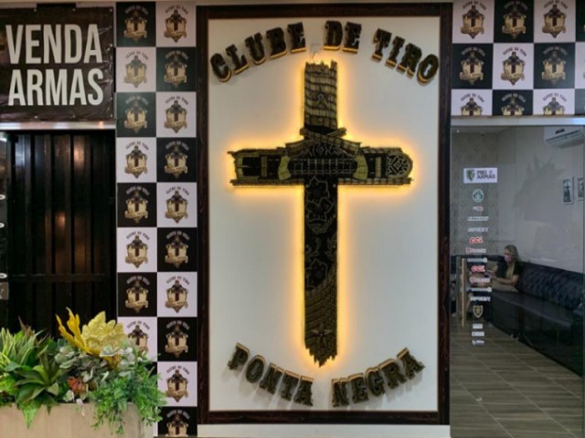 Clube de tiro de bolsonarista que explodiu e matou em Manaus tem crucifixo montado com balas de metralhadora