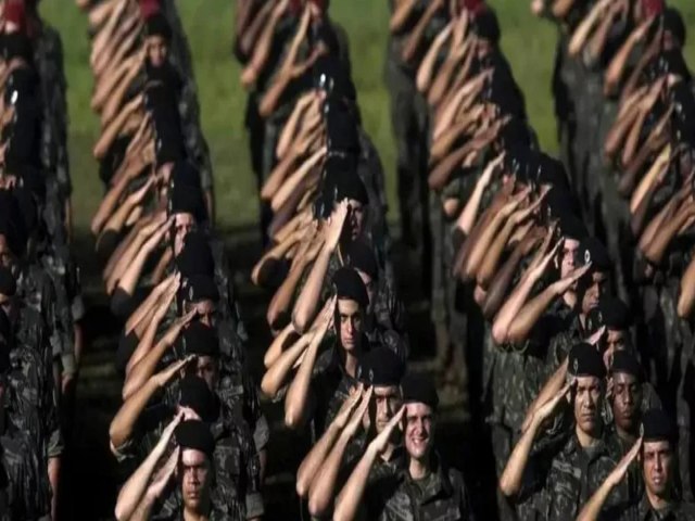 LIMPEZA: 56 militares ligados  Presidncia da Repblica so dispensados