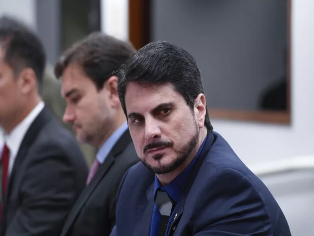 Senador acusa Bolsonaro e Daniel Silveira de tramarem golpe de estado e priso de Moraes