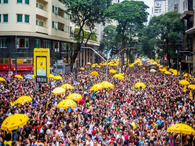 VOLTANDO AO NORMAL: Carnaval de rua de So Paulo ter mais de 500 desfiles