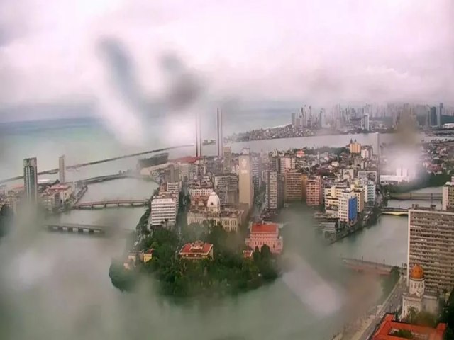 Recife registra 60% da chuva esperada para fevereiro em apenas seis horas