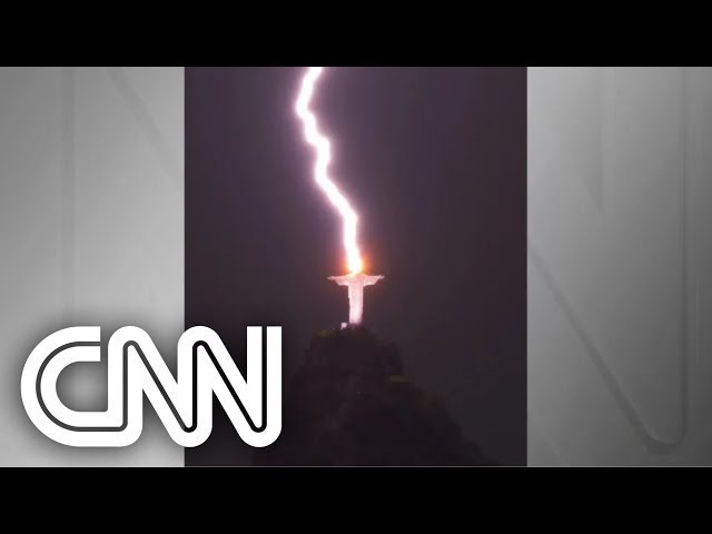 Impressionante! Cristo Redentor  atingido por raio; veja as imagens