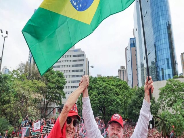 Em Lisboa, Lula dar Prmio Cames para Chico; ato foi vetado por Bolsonaro