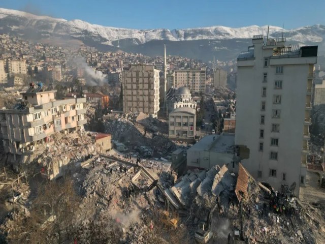 Novo terremoto  sentido entre Turquia e Sria, de magnitude 6,3 