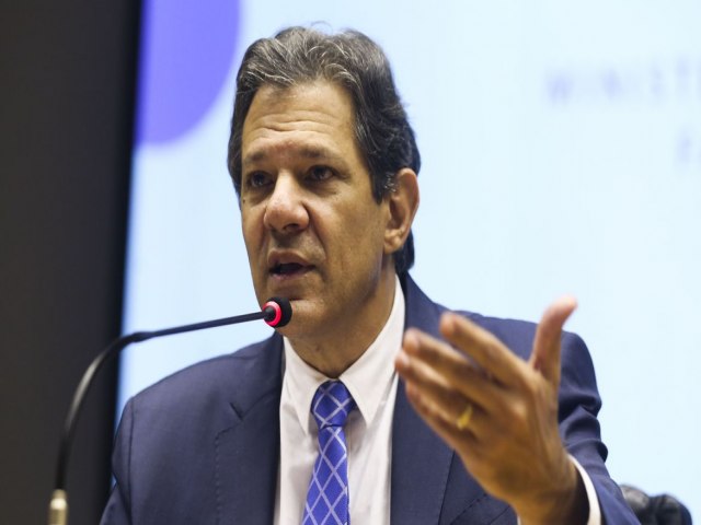 Haddad manda doar roupas, calados, itens de cama, mesa e banho, higiene pessoal, material de limpeza e utenslios de cozinha