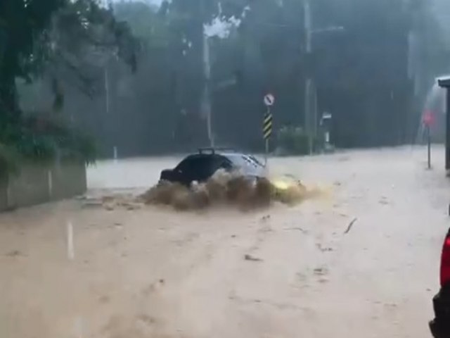 Tragdia no litoral norte de SP: Bolsonaro secou verba de 2023 para combate a desastres naturais