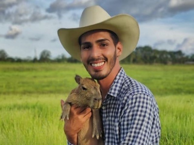 Amizade inusitada: fazendeiro brasileiro e sua capivara encantam redes sociais