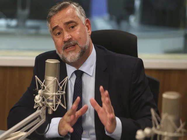 Paulo Pimenta defende lei contra fake news e diz que Justia  lenta para punir desinformao