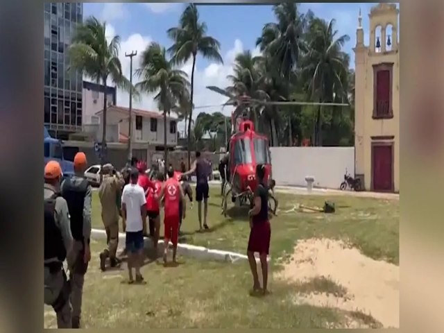 Adolescente tem perna amputada aps ser atacado por tubaro em praia do Grande Recife