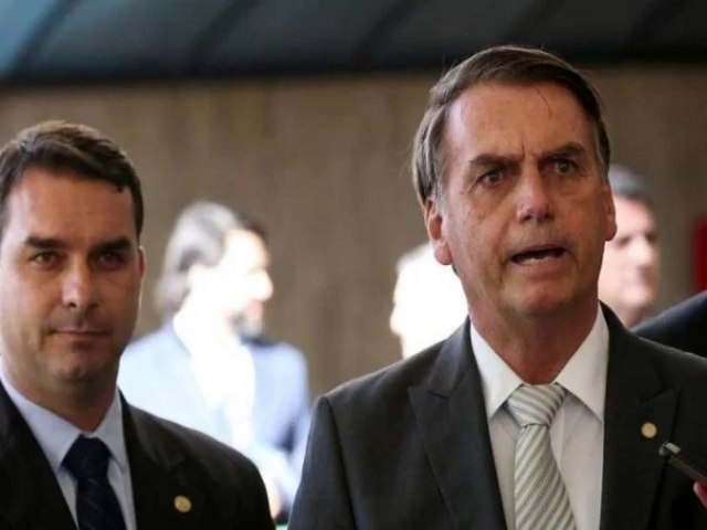 Flvio anuncia retorno de Bolsonaro ao Brasil, mas volta atrs, apaga mensagem e pede desculpas