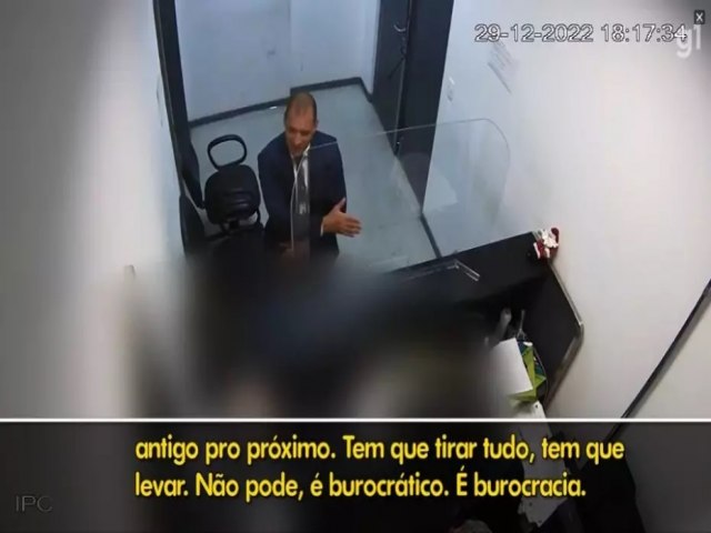 VDEO: Enviado por Bolsonaro tenta retirar joias do Aeroporto de Guarulhos e alega urgncia a auditor