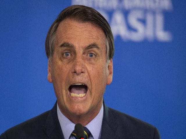 Deputada acusa Bolsonaro de trfico internacional de armas e pede sua priso ao MPF