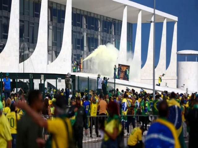 8 de Janeiro: Testemunha afirma que militares ajudaram golpistas a fugir do Planalto