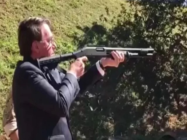 Bolsonaro tem nove armas guardadas pelo Exrcito, informam militares