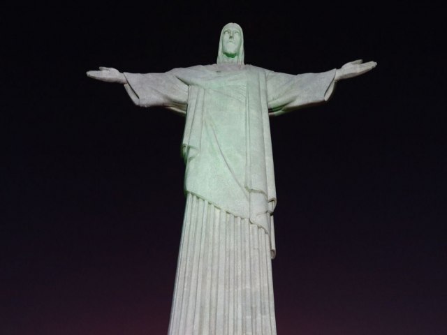 Cristo Redentor apaga luzes em campanha pela conservao da natureza