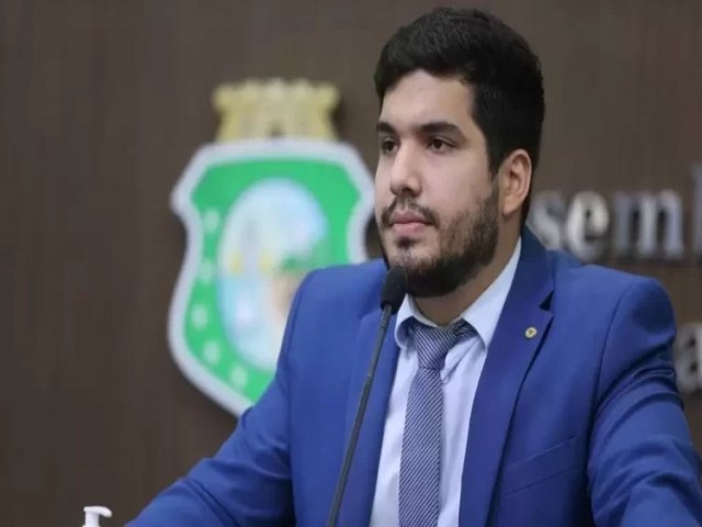 Deputado bolsonarista vai pagar R$ 1.600 por quebrar microfone na Cmara