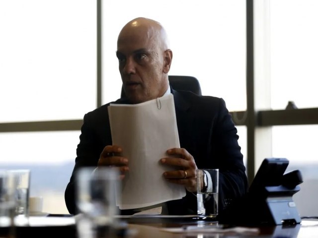 Percia com donos de digitais em minuta golpista  entregue por Moraes ao TSE