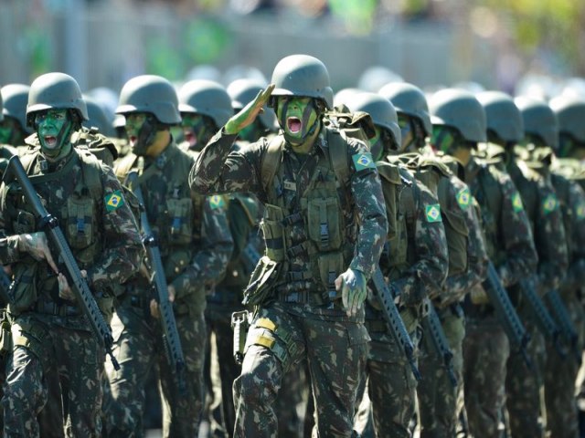 No governo Bolsonaro, Exrcito gastou verba da Covid com salgado, picanha e fil-mignon