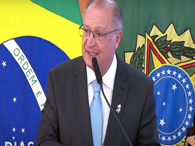 Lula salvou a democracia, diz vice-presidente Geraldo Alckmin em discurso