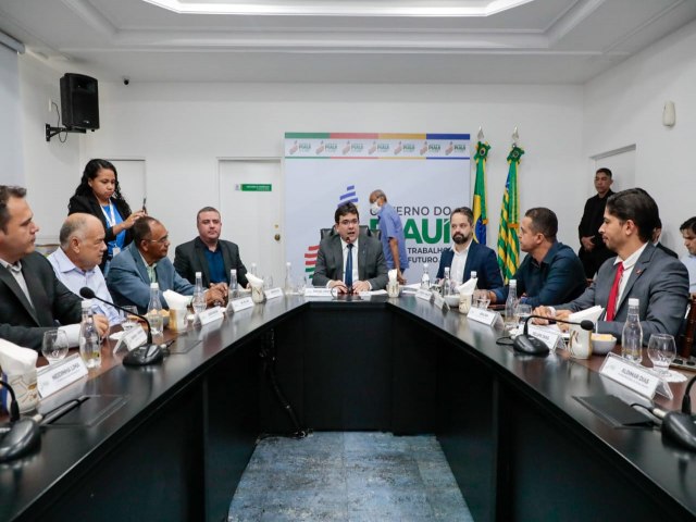 Governador do Piau rene 22 prefeitos para tratar de aes e obras prioritrias para os municpios