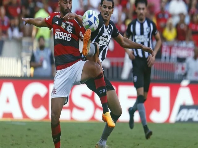 No Maracan, Botafogo bate Flamengo por 3 a 2 e assume liderana no Brasileiro