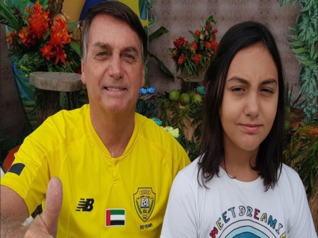 Documentos de vacinao de Bolsonaro e Laura foram forjados para facilitar entrada nos EUA