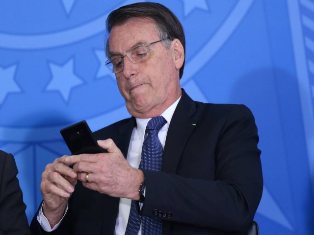 Aliados de Bolsonaro se desesperam com percia em celular do ex-presidente