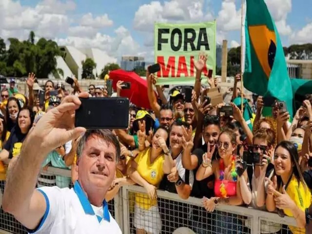 Bolsonaro  abandonado por apoiadores nas redes s vsperas de julgamento no TSE