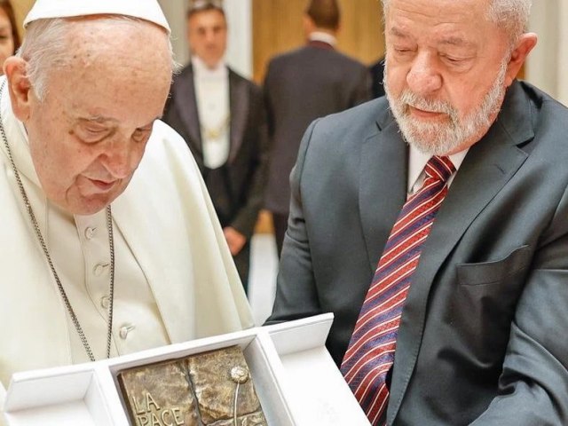 Papa Francisco dar presente a Lula aps encontro no Vaticano: A paz  uma flor frgil