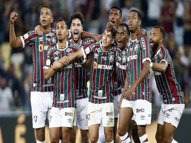 Brasileiro: Fluminense marca duas vezes em 6 minutos e vira sobre o Bahia 