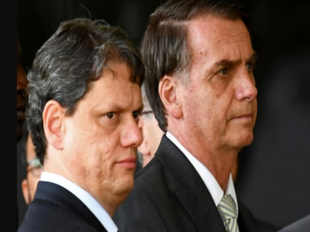 Em meio a crise com Bolsonaro, Tarcsio vai  Justia para subir em 8000% multa ao ex-presidente