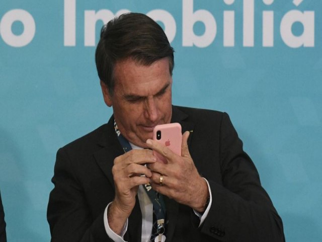 Popularidade digital de Bolsonaro despenca aps joias e hacker, diz Quaest