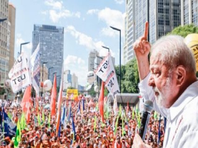 Lula vai sancionar lei que valoriza salrio mnimo e corrige tabela do Imposto de Renda