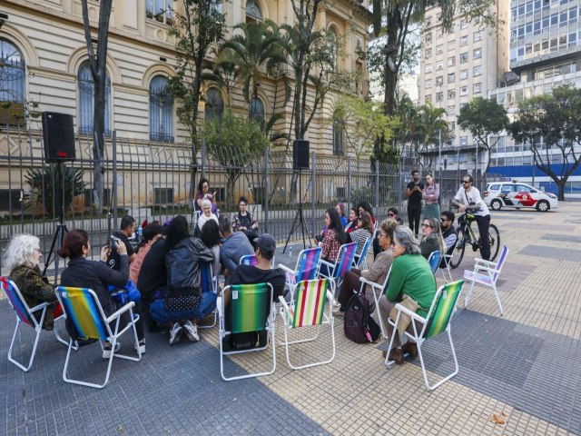 Aula em praa pblica em So Paulo homenageia legado de Paulo Freire