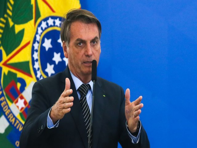 Bolsonaro ficou com 128 presentes em seu acervo pessoal, diz TCU