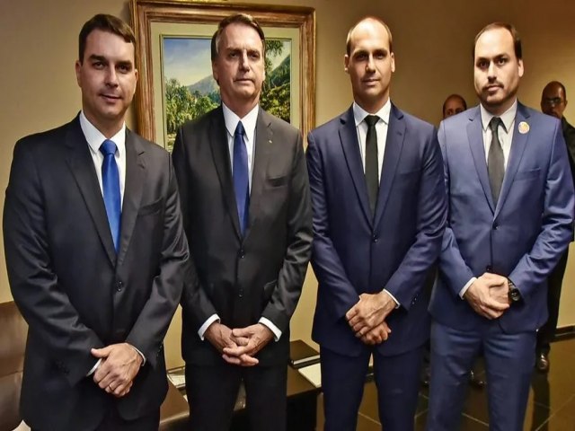 Filhos de Bolsonaro devem estar diretamente envolvidos em delao de Cid, prev PL